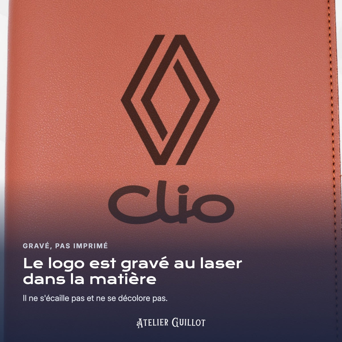 Logo Renault Clio gravé au laser dans le simili cuir