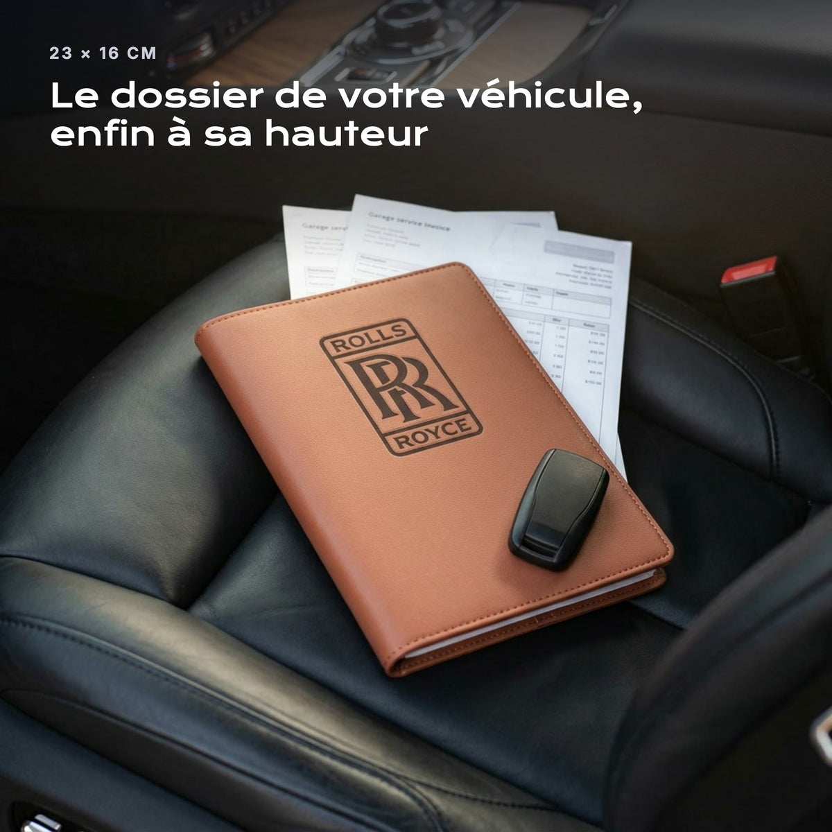 Porte-documents ROLLS-ROYCE posé sur un siège, avec des factures