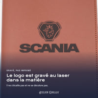 Logo SCANIA gravé au laser dans le simili cuir