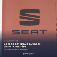 Logo SEAT gravé au laser dans le simili cuir