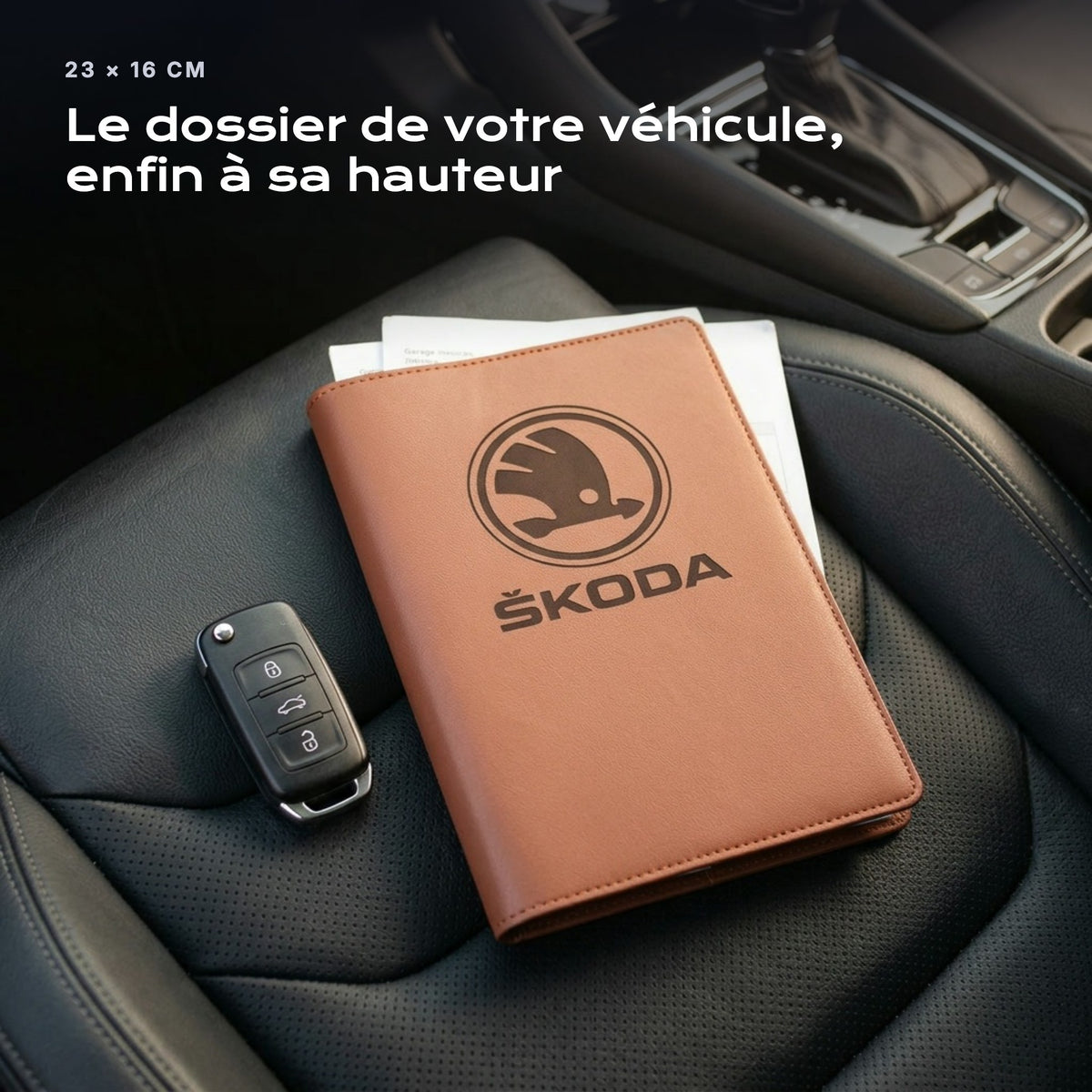 Porte-documents SKODA posé sur un siège, avec des factures