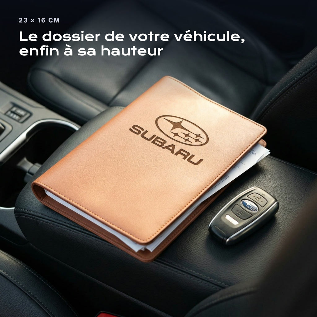 Porte-documents SUBARU posé sur un siège, avec des factures