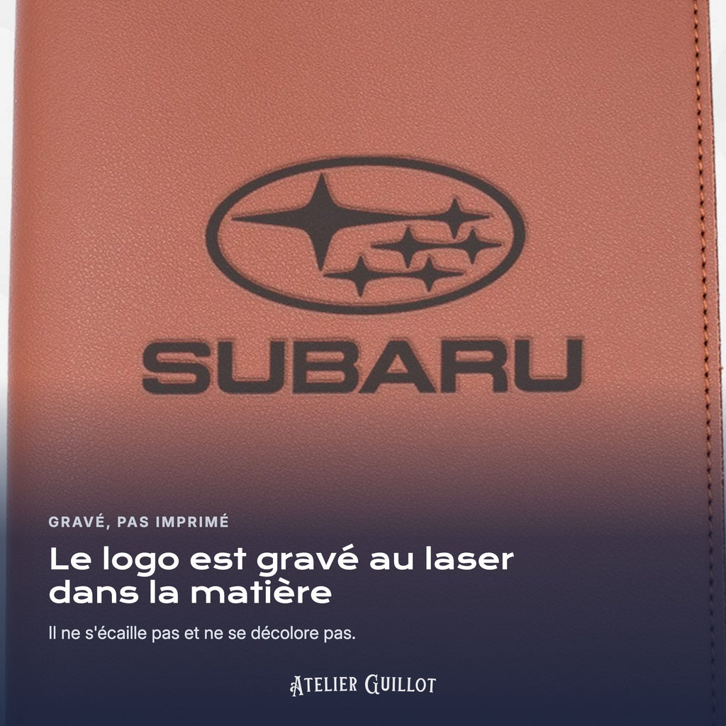 Logo SUBARU gravé au laser dans le simili cuir