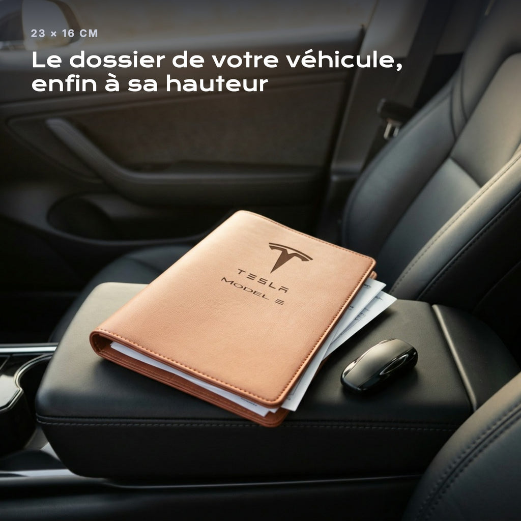 Porte-documents Tesla Model 3 posé sur un siège, avec des factures