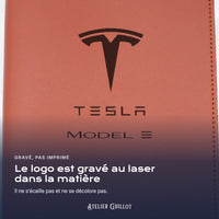 Logo Tesla Model 3 gravé au laser dans le simili cuir