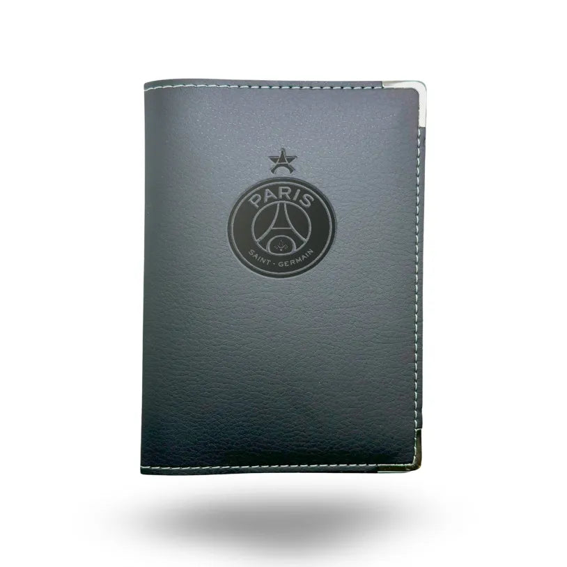 Porte carte grise PSG – étui simili cuir gravure laser Atelier Guillot