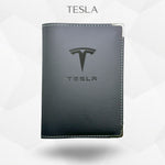 Porte carte grise Tesla – étui simili cuir gravure laser Atelier Guillot
