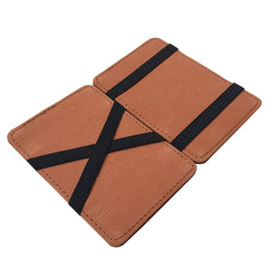 Intérieur d'un porte-cartes en cuir marron et minimaliste
